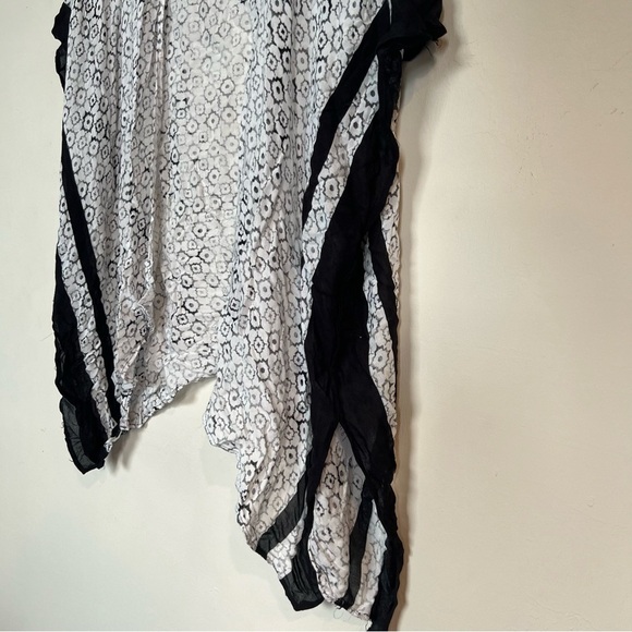 Mario Serrani Ladies' B+W Fashion Wrap One Size - Picture 4 of 10